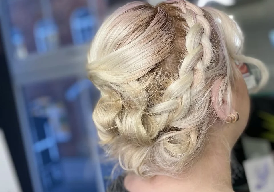 Award-Winning Apprenticeship Academy, KH Hair Hinckley: A Leading Salon
